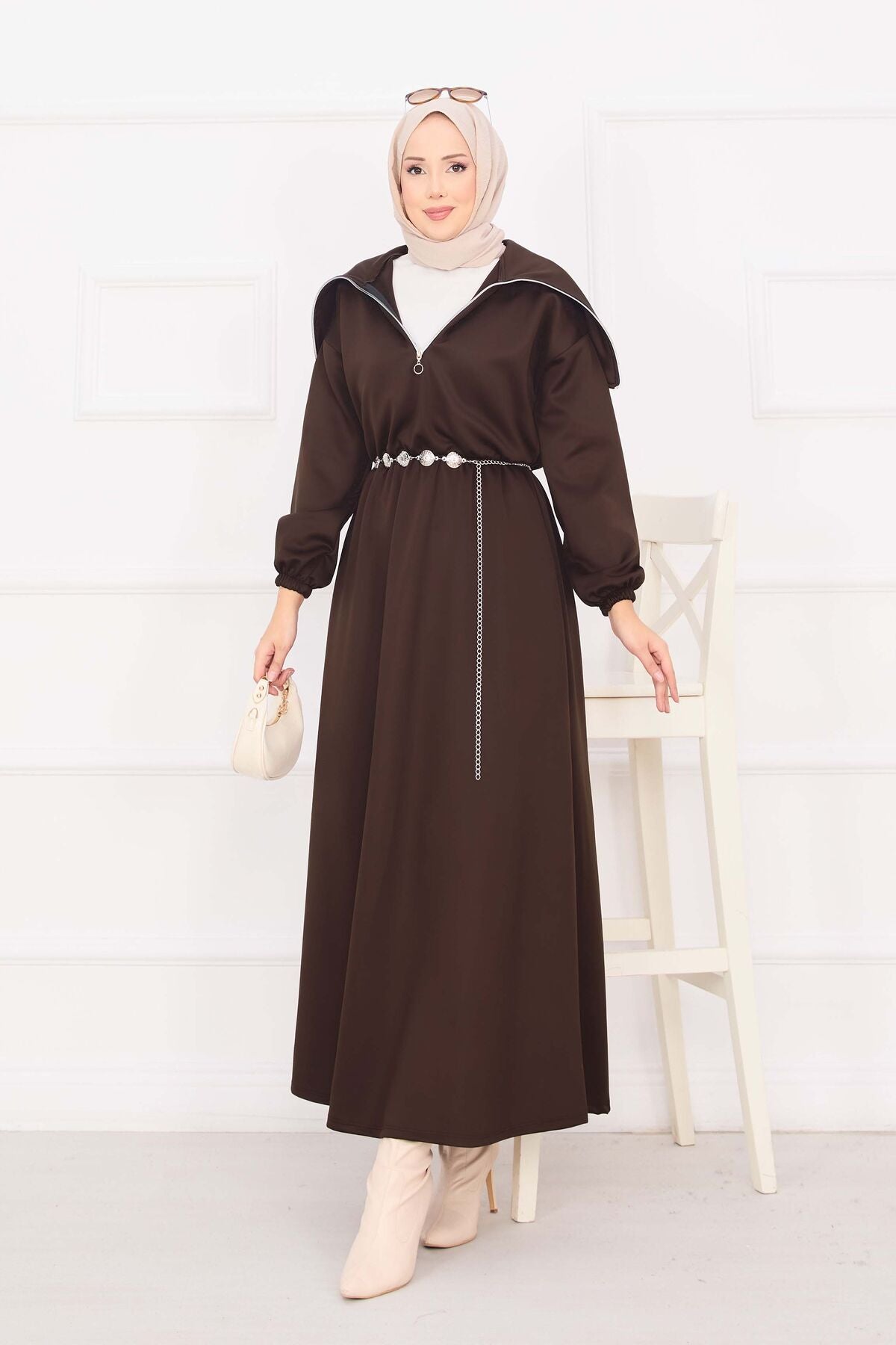 Şal Yaka  Zincir Kemerli Tesettür Elbise Kahverengi