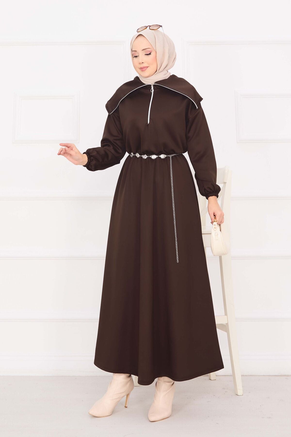 Şal Yaka  Zincir Kemerli Tesettür Elbise Kahverengi