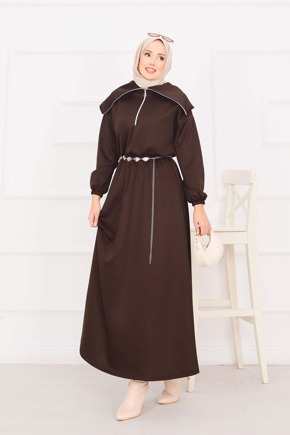 Şal Yaka  Zincir Kemerli Tesettür Elbise Kahverengi