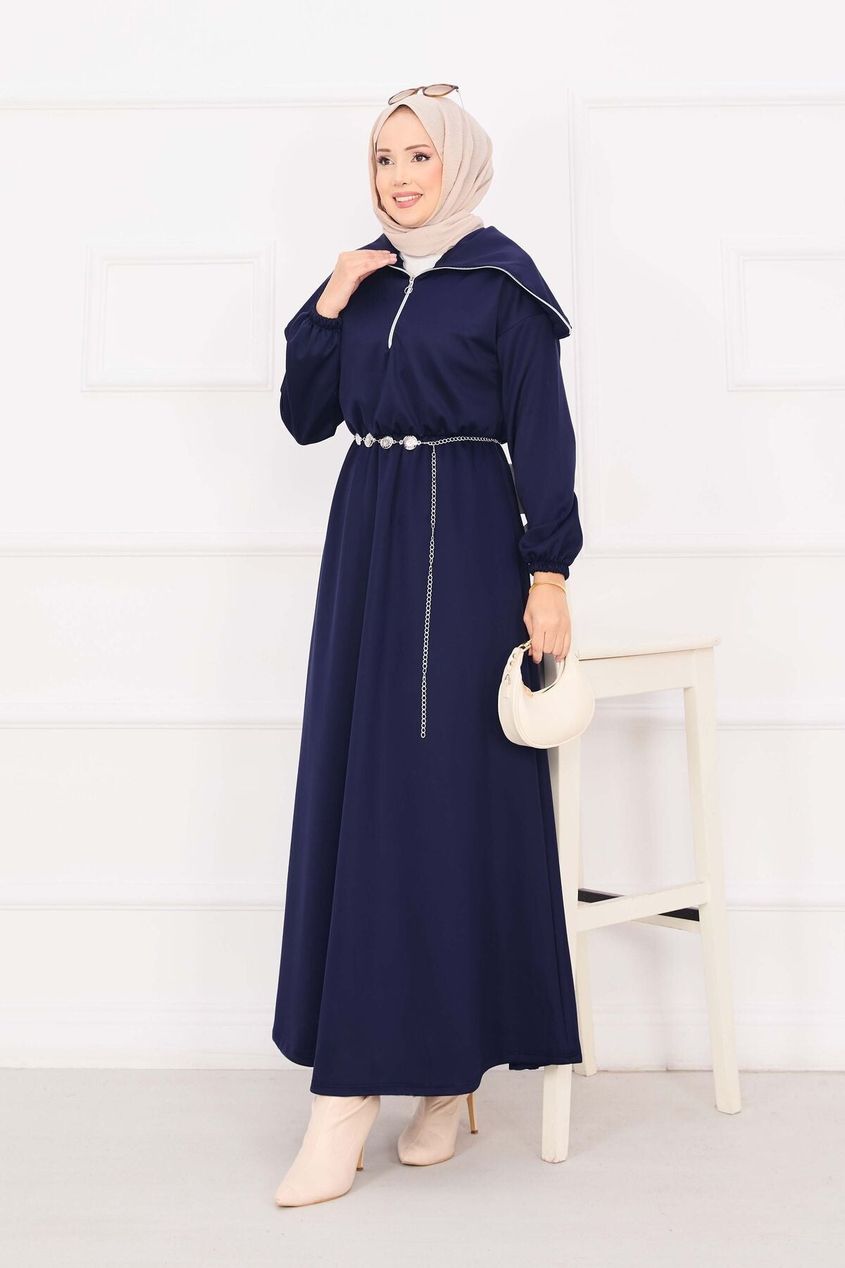 Schalkragen Ketten-Gürtel Tesettür Kleid Lacivert