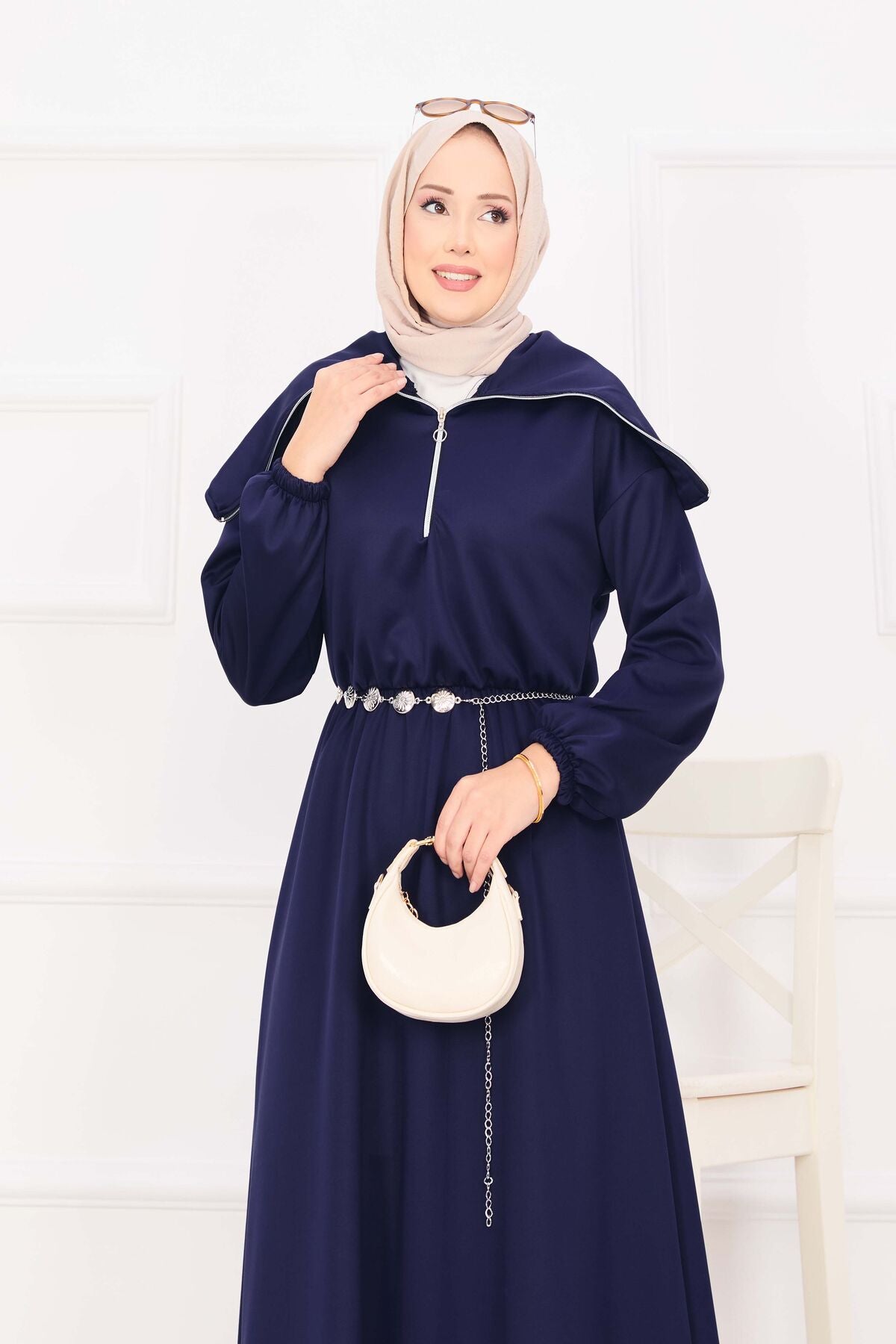 Schalkragen Ketten-Gürtel Tesettür Kleid Lacivert