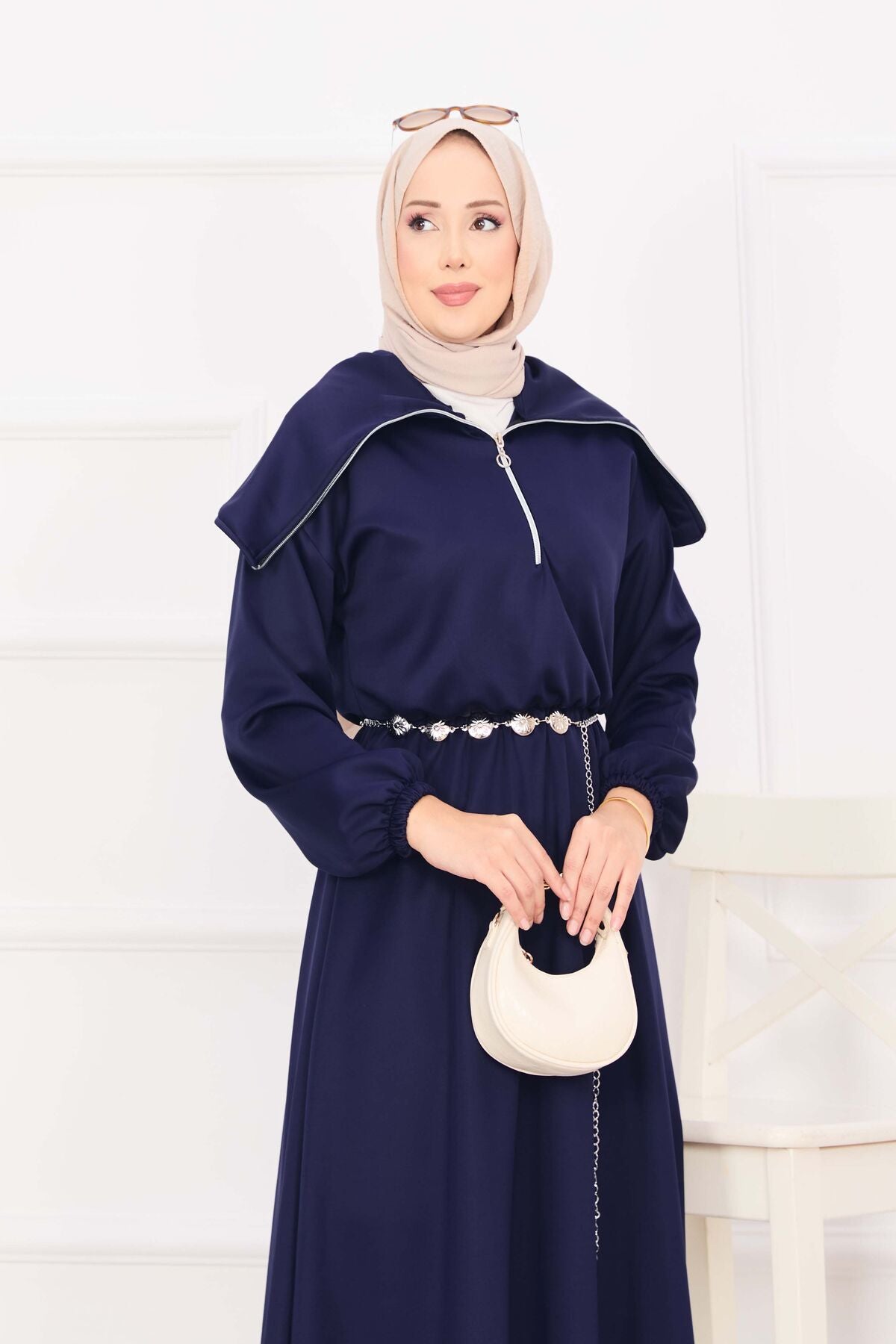 Schalkragen Ketten-Gürtel Tesettür Kleid Lacivert