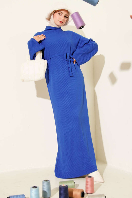 Lässiges Strickkleid mit Gürtel in Saphirblau