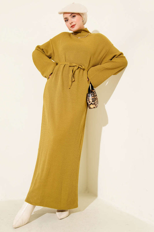 Lässiges Strickkleid mit Gürtel in Ölgrün