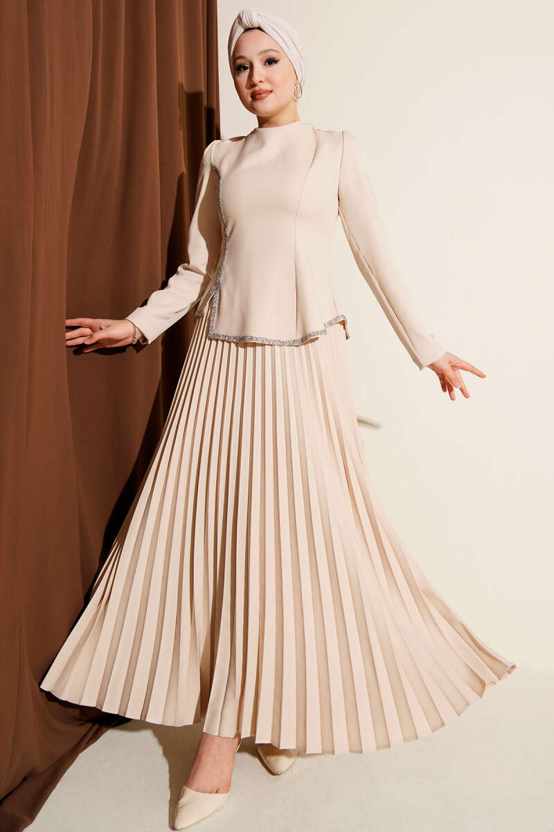 Zweiteiliges Set mit Stein-Detail und Falten, Beige