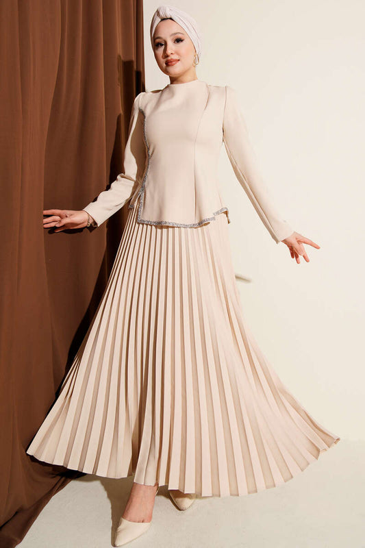 Zweiteiliges Set mit Stein-Detail und Falten, Beige