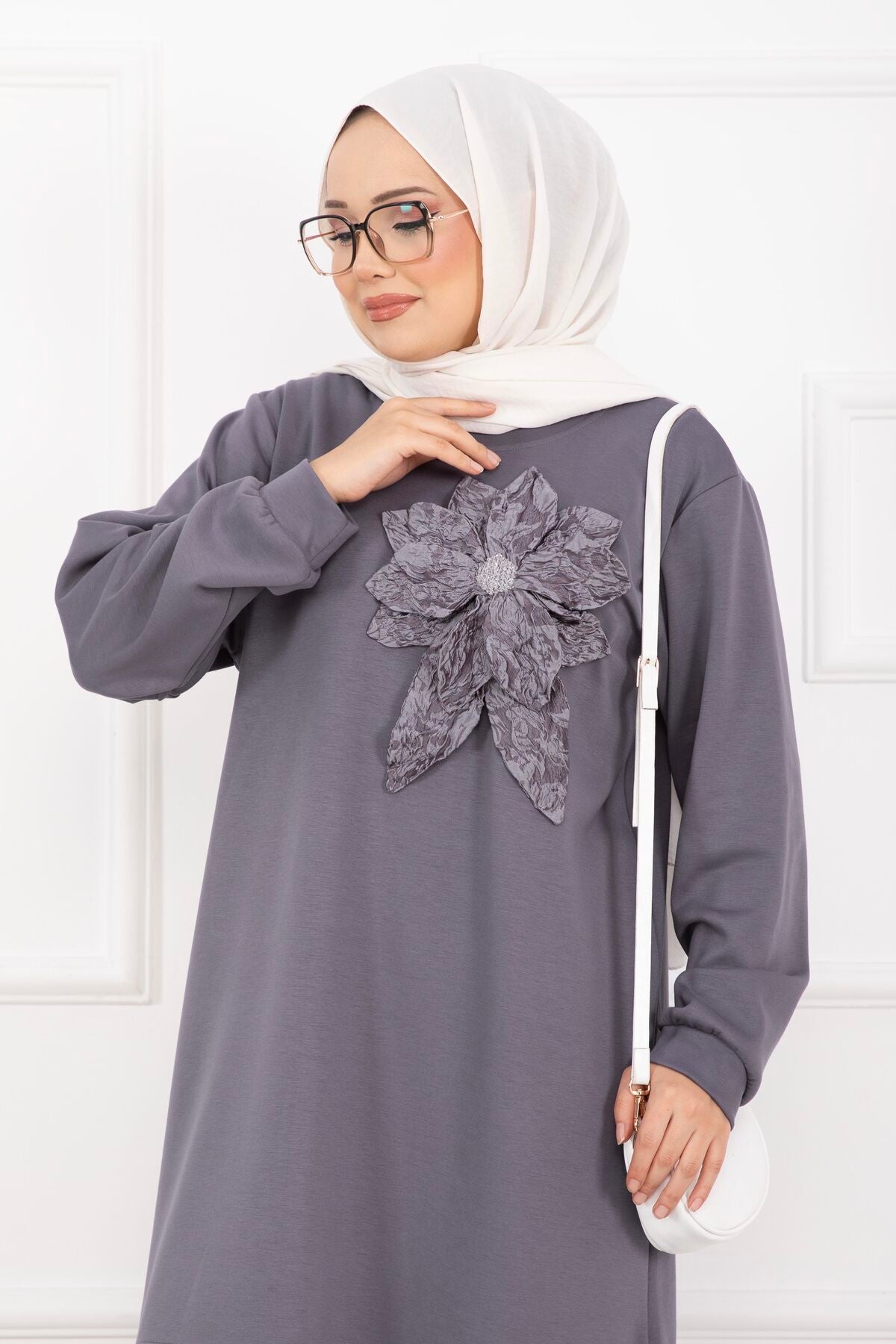 Taş İşlemeli Kabartma Çiçekli Tesettür Takım gri