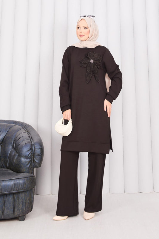 Taş İşlemeli Kabartma Çiçekli Tesettür Takım kahverengi