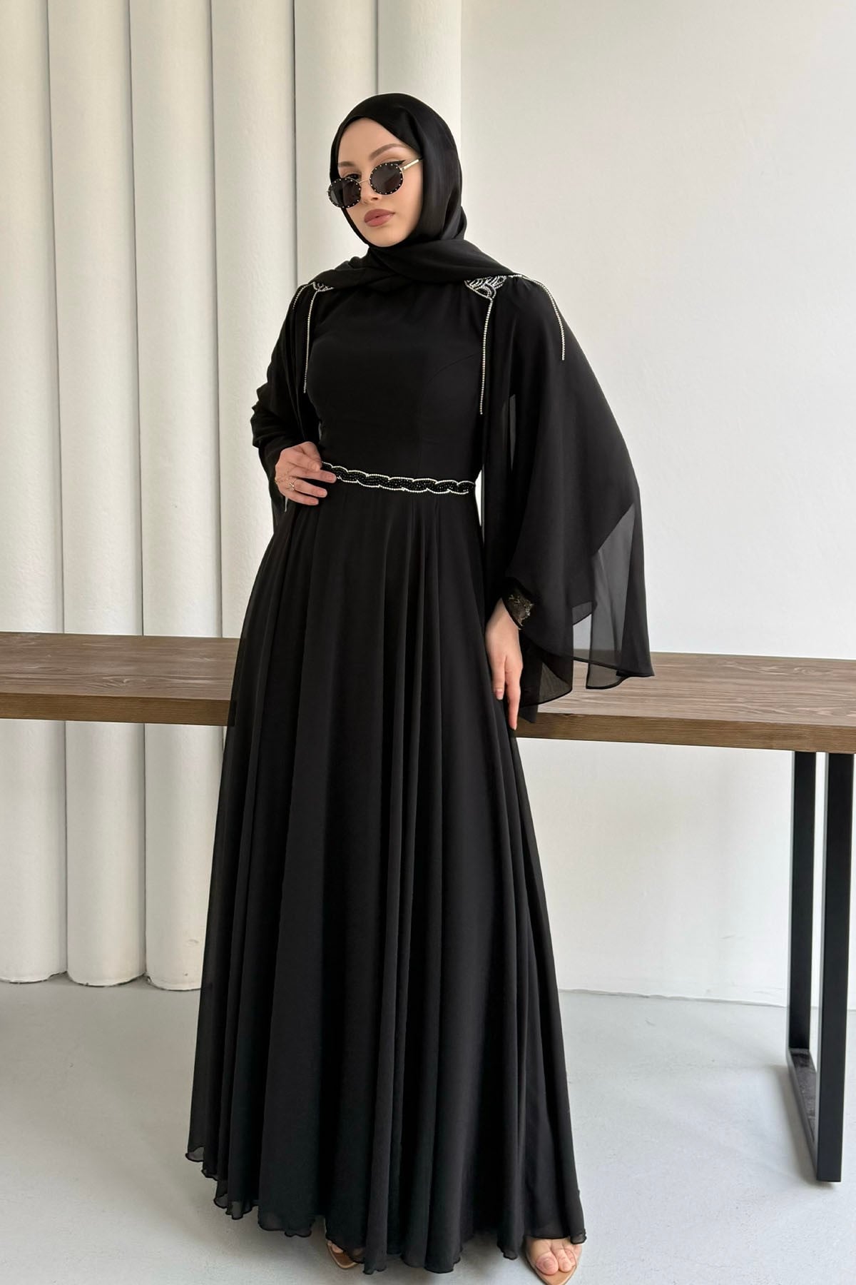 Lüks Taş İşlemeli Pelerin Kollu Tesettür Abiye siyah