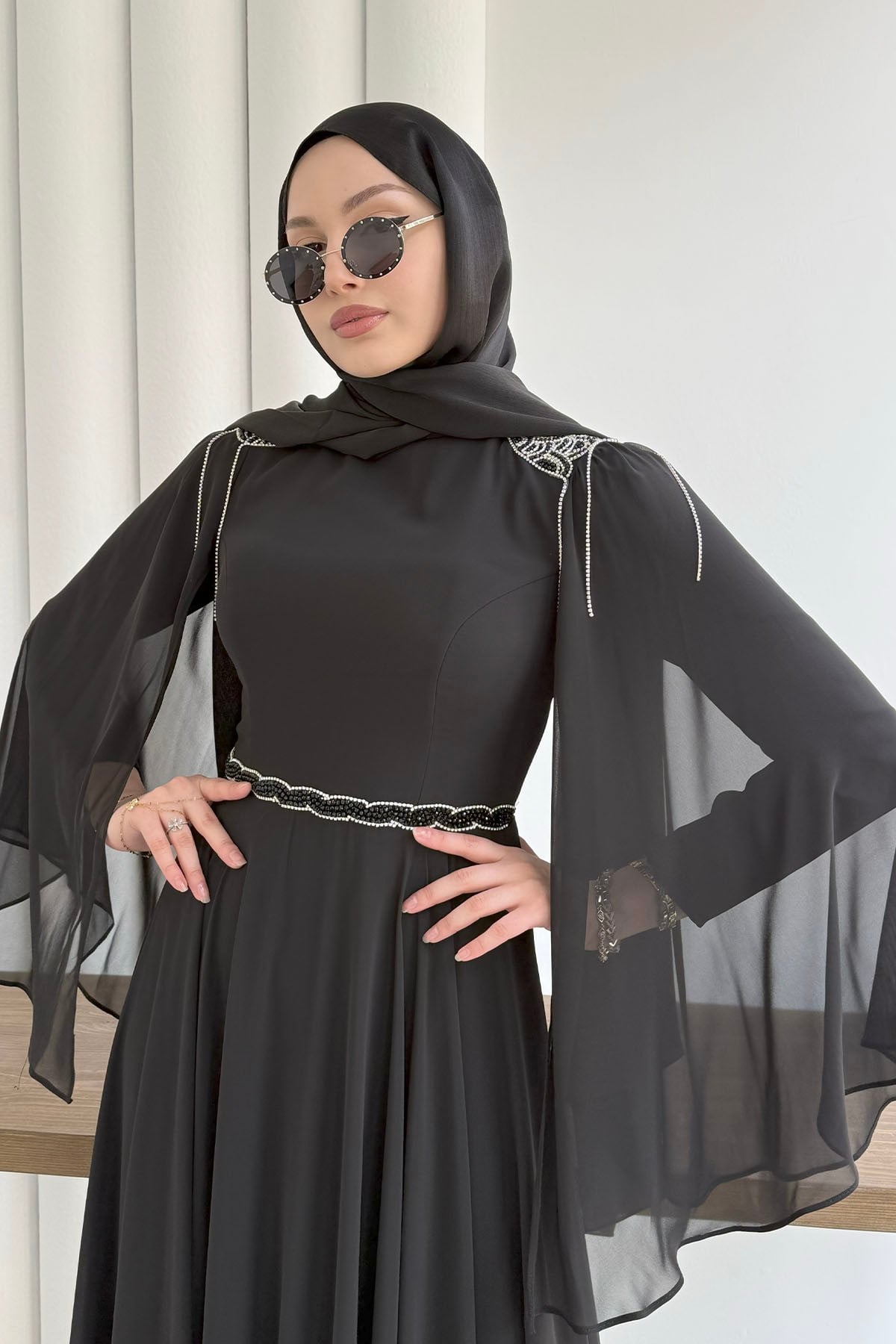 Lüks Taş İşlemeli Pelerin Kollu Tesettür Abiye siyah