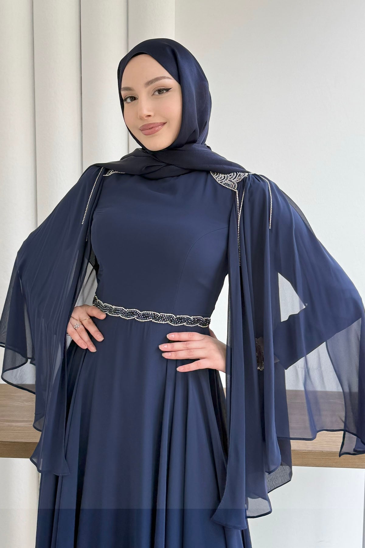 Lüks Taş İşlemeli Pelerin Kollu Tesettür Abiye lacivert