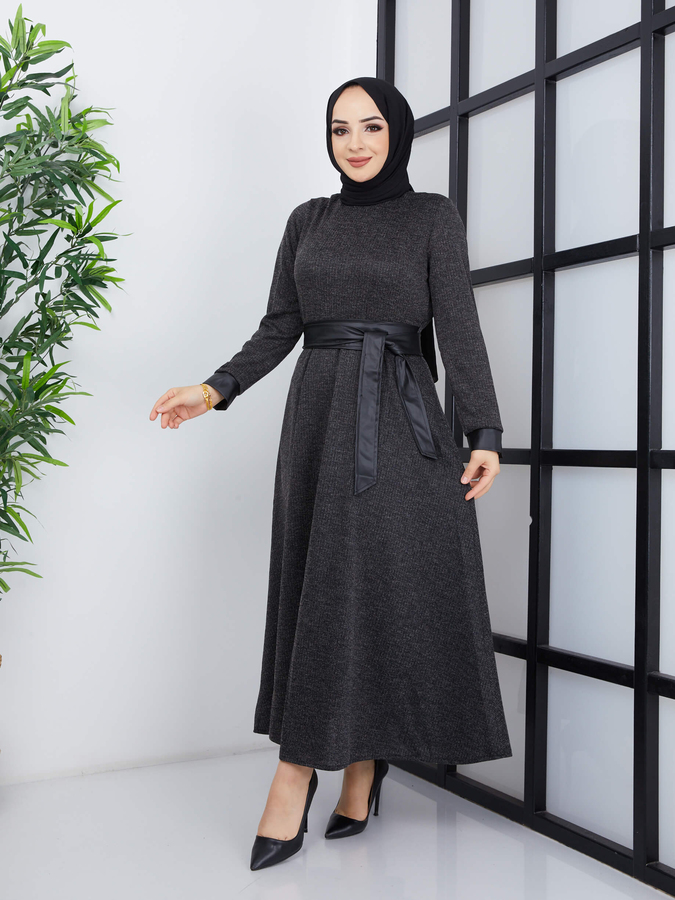 Langes Hijab-Kleid mit Gürtel - Anthrazit
